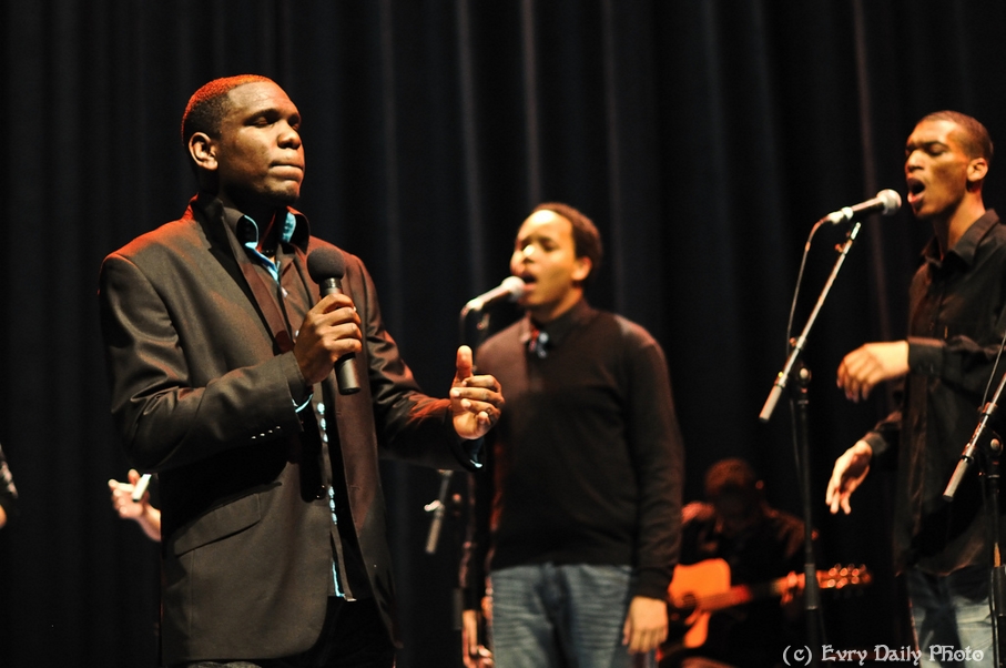 Evry Daily Photo - Telethon Evry 2010 - Concert Evry University Gospel - large - 5243423265.jpg